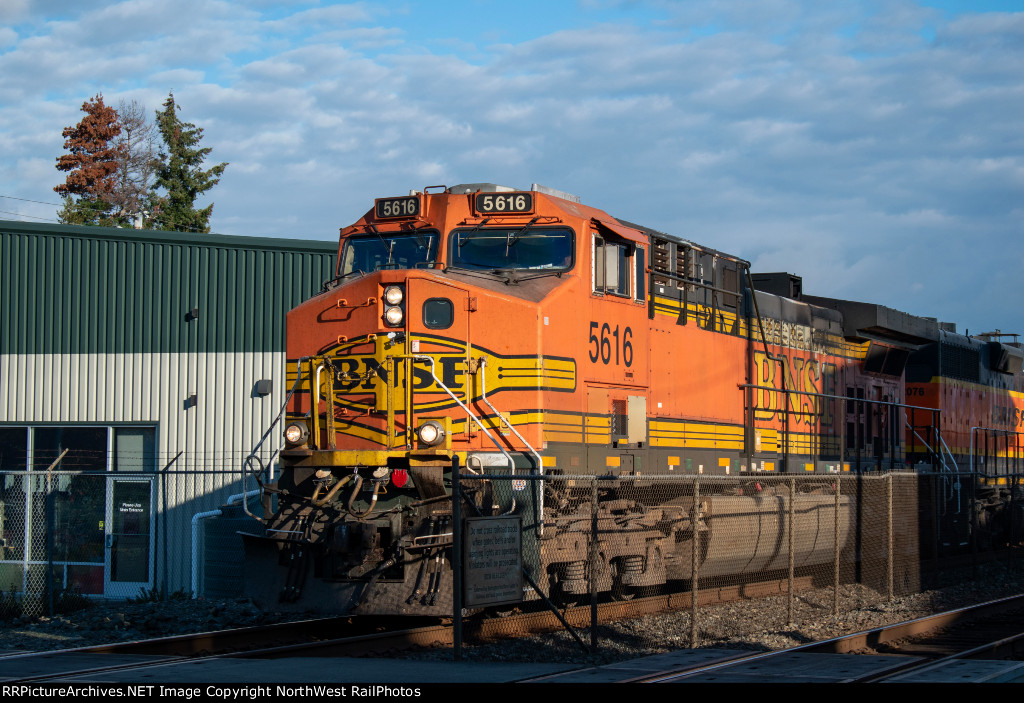 BNSF 5616